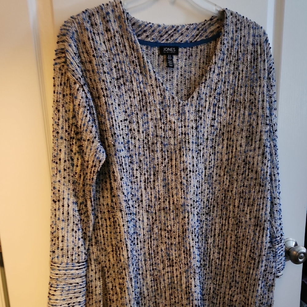 Jones New York Cream and Blue Speckled V-Neck Sweater